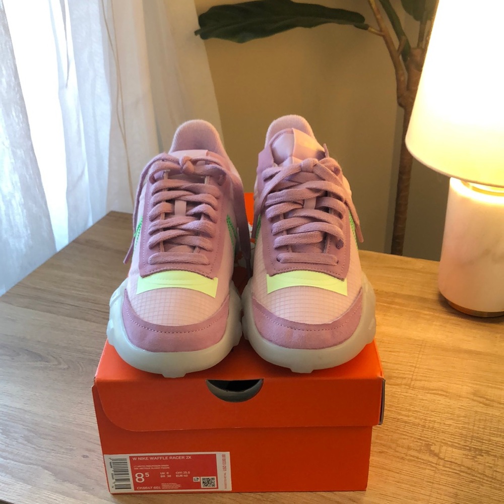 Women’s Nike Waffle Racer 2X Shoes. Size 8.5